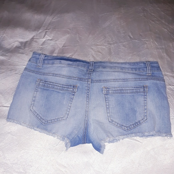 Shorts - Picture 2 of 3